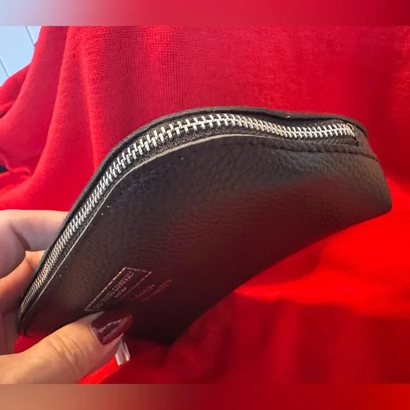 The White Company London Black Amenity Bag - Picture 7 of 8